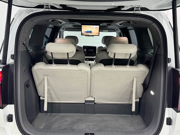 Фото 37 - Zeekr 009