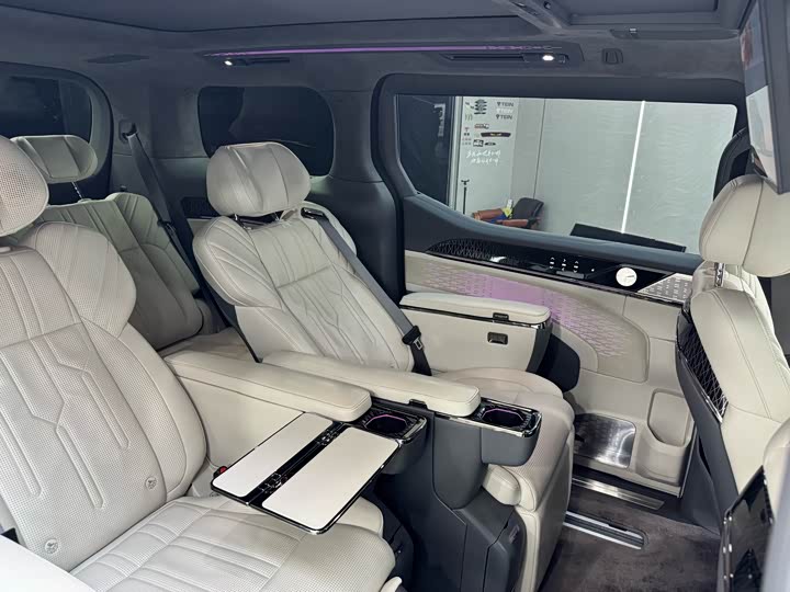 Фото 39 - Zeekr 009