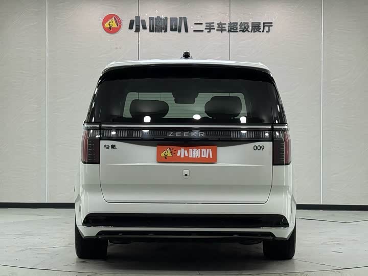 Фото 41 - Zeekr 009