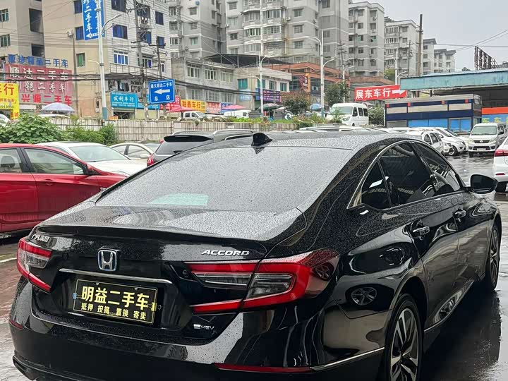 Фото 4 - Honda Accord