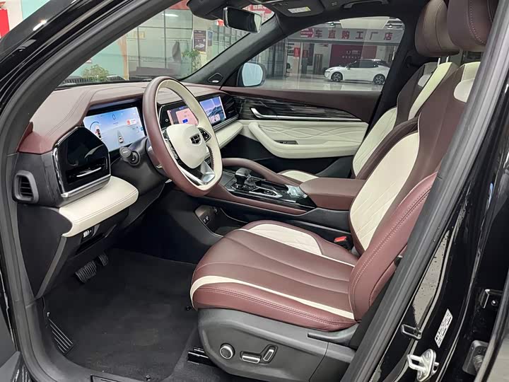 Фото 11 - Geely Monjaro