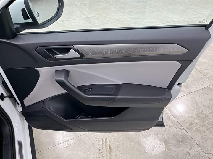 Фото 12 - Volkswagen T-Roc