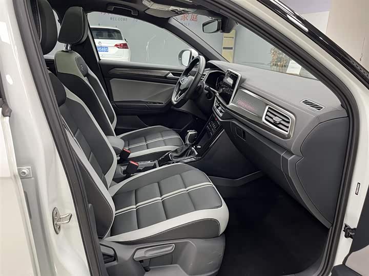 Фото 13 - Volkswagen T-Roc