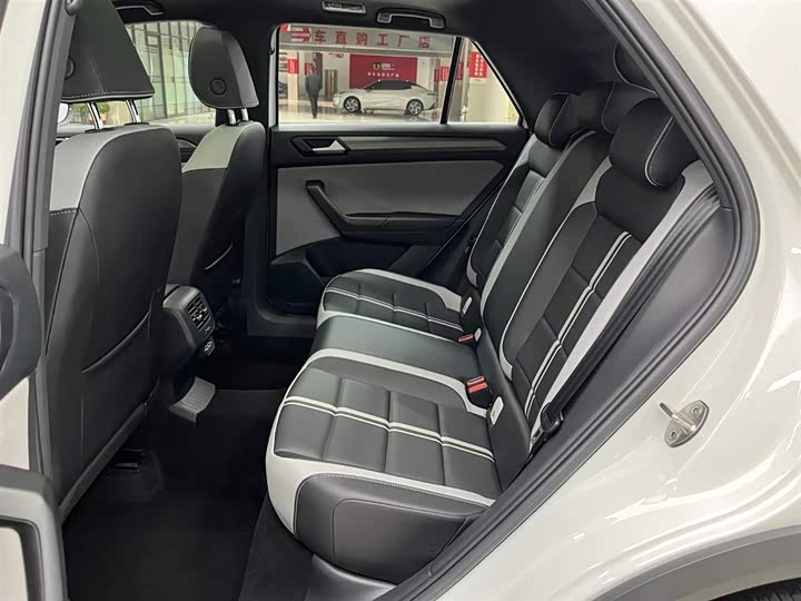 Фото 14 - Volkswagen T-Roc