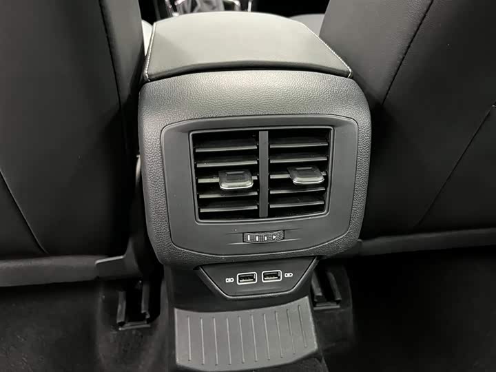 Фото 15 - Volkswagen T-Roc