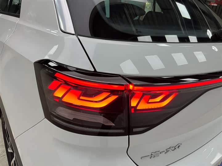 Фото 19 - Volkswagen T-Roc