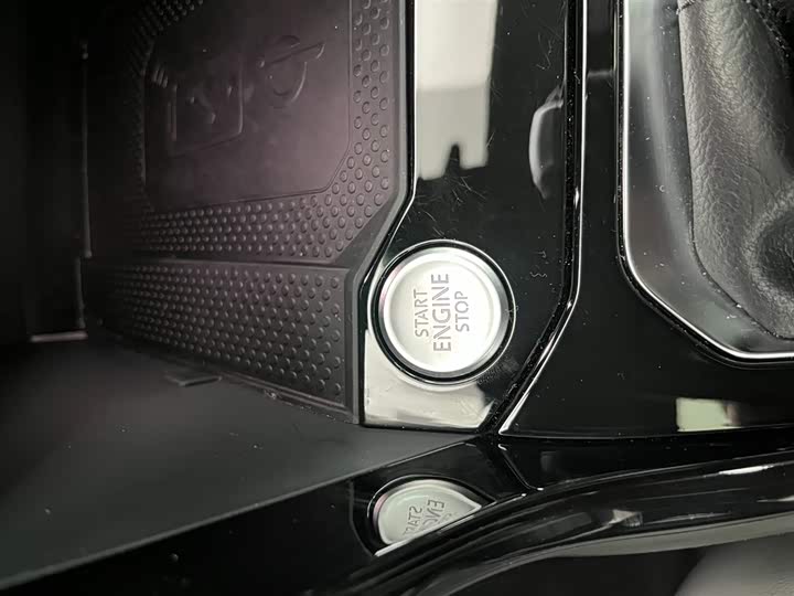 Фото 4 - Volkswagen T-Roc