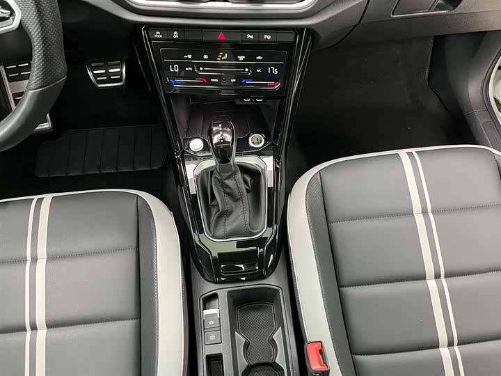 Фото 5 - Volkswagen T-Roc