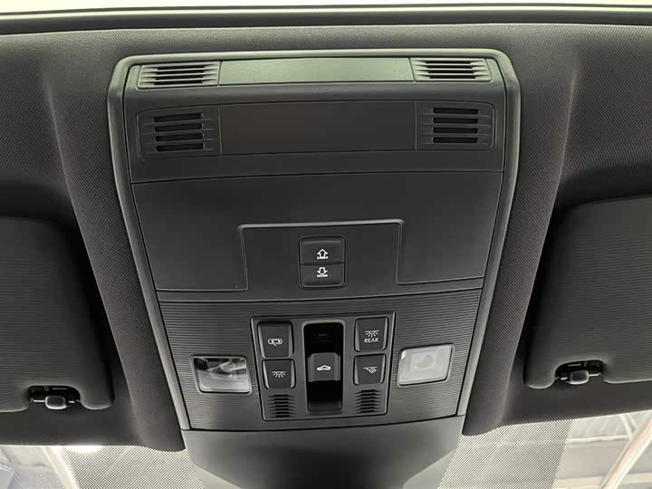 Фото 8 - Volkswagen T-Roc