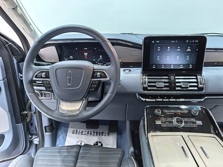 Фото 10 - Lincoln Navigator