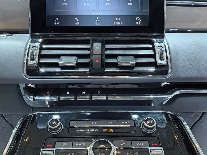 Фото 13 - Lincoln Navigator