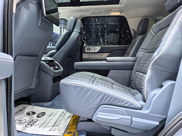 Фото 19 - Lincoln Navigator