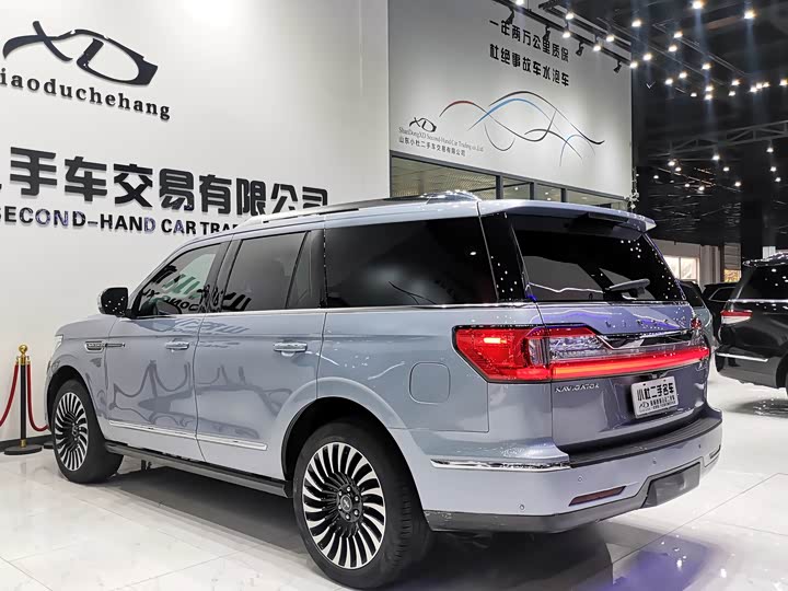 Фото 24 - Lincoln Navigator