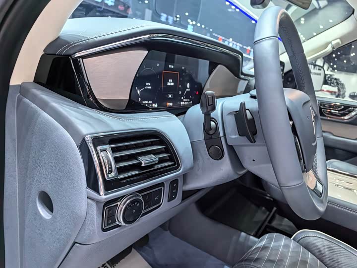 Фото 5 - Lincoln Navigator