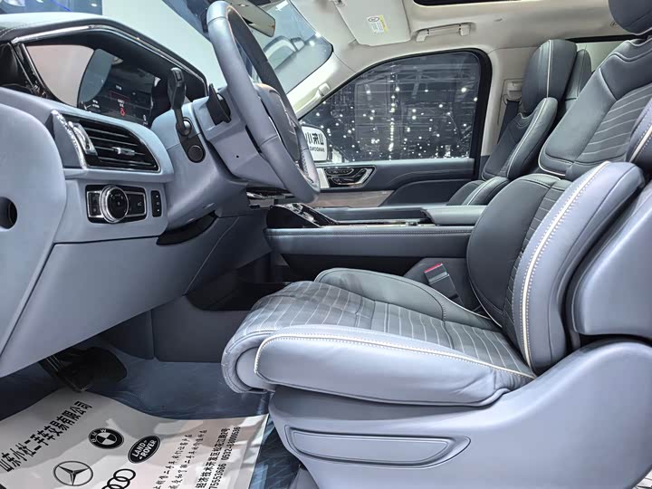 Фото 6 - Lincoln Navigator