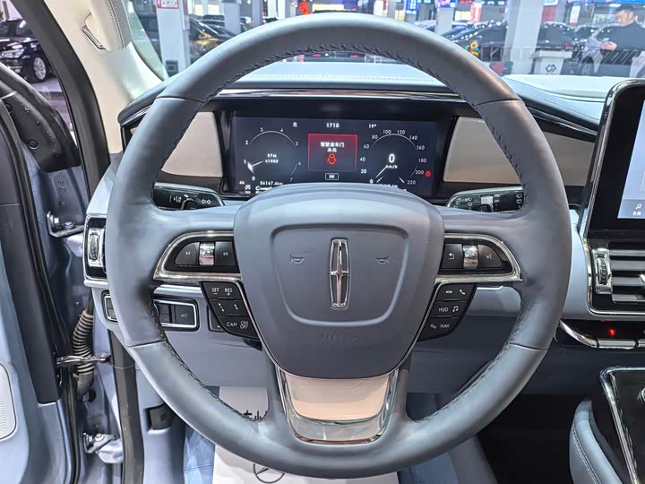 Фото 9 - Lincoln Navigator