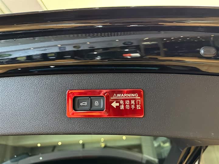 Фото 12 - Audi Q7