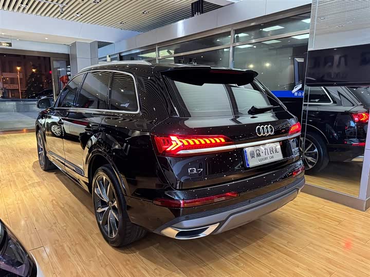 Фото 4 - Audi Q7