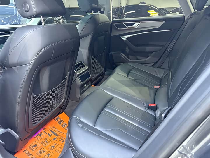 Фото 10 - Audi A7