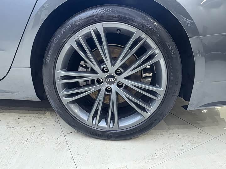 Фото 13 - Audi A7