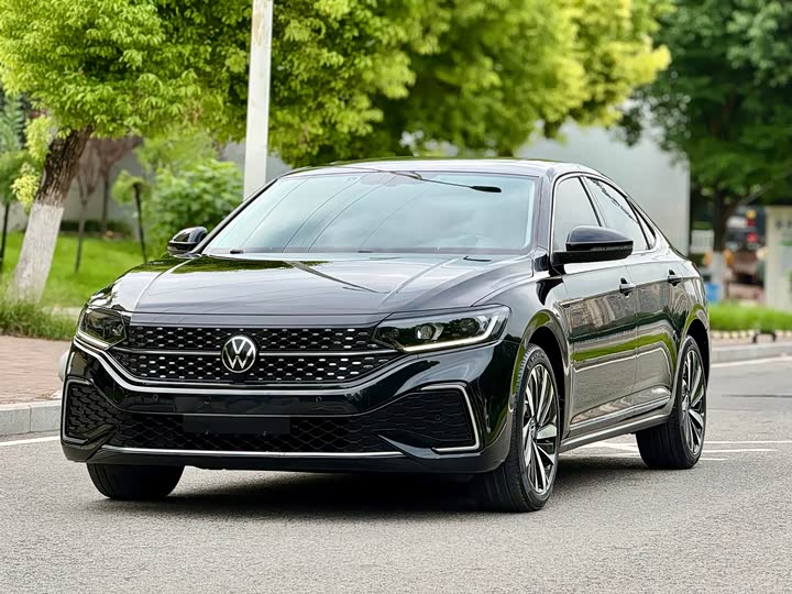 Фото 1 - Volkswagen Passat