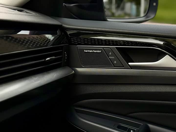 Фото 10 - Volkswagen Passat