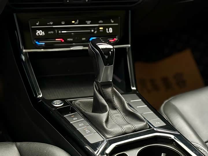 Фото 13 - Volkswagen Passat