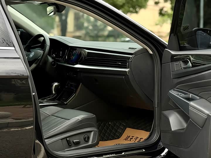 Фото 16 - Volkswagen Passat