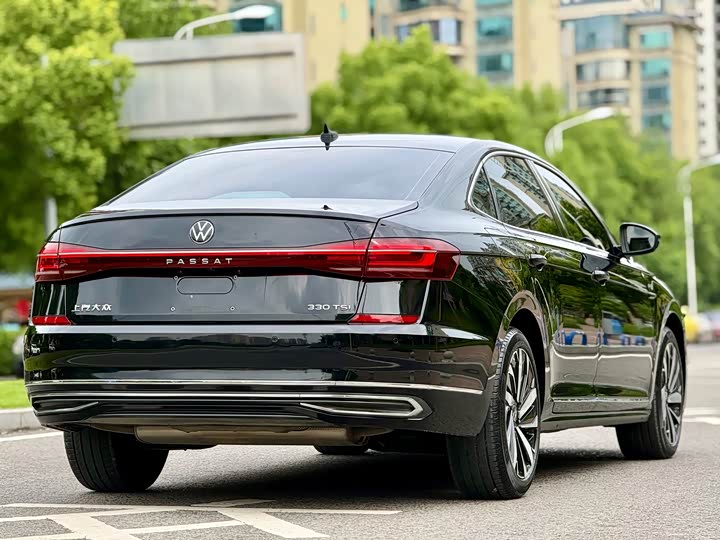 Фото 7 - Volkswagen Passat