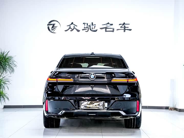 Фото 11 - BMW 7 Series