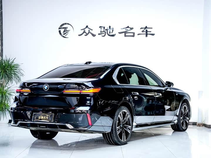 Фото 12 - BMW 7 Series