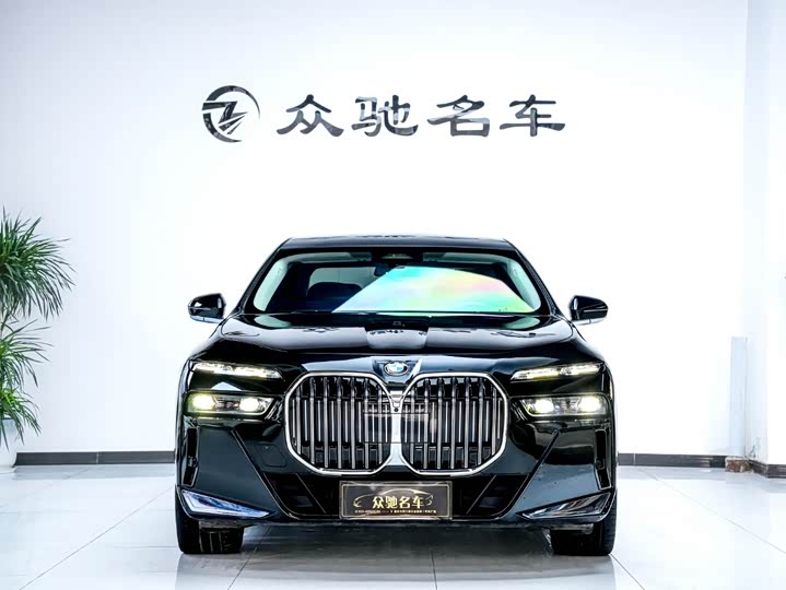 Фото 2 - BMW 7 Series