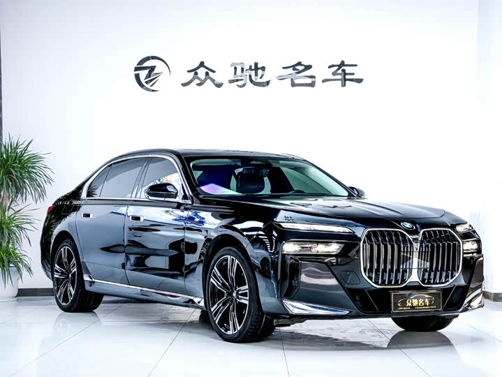 Фото 3 - BMW 7 Series