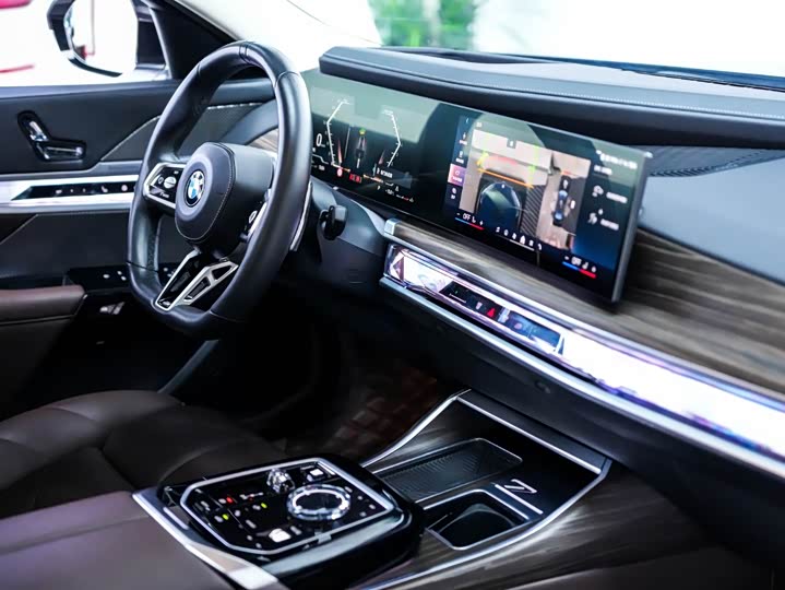 Фото 5 - BMW 7 Series