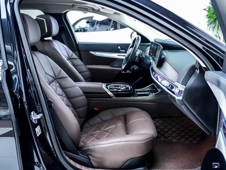 Фото 9 - BMW 7 Series