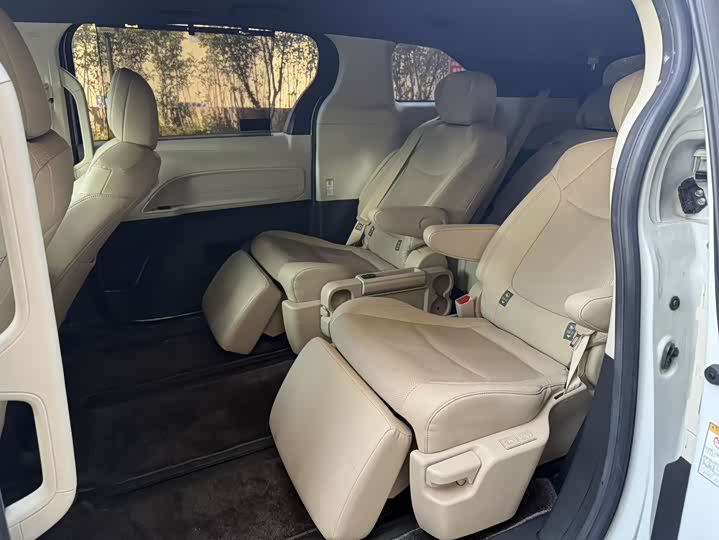 Фото 3 - Toyota Sienna