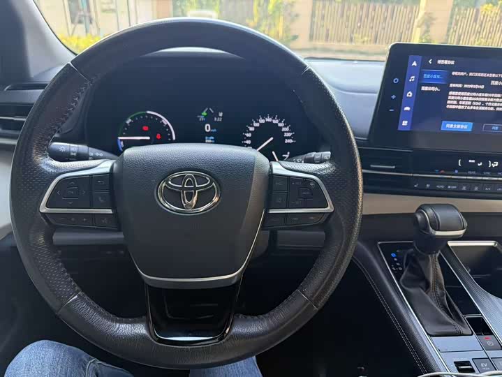Фото 4 - Toyota Sienna