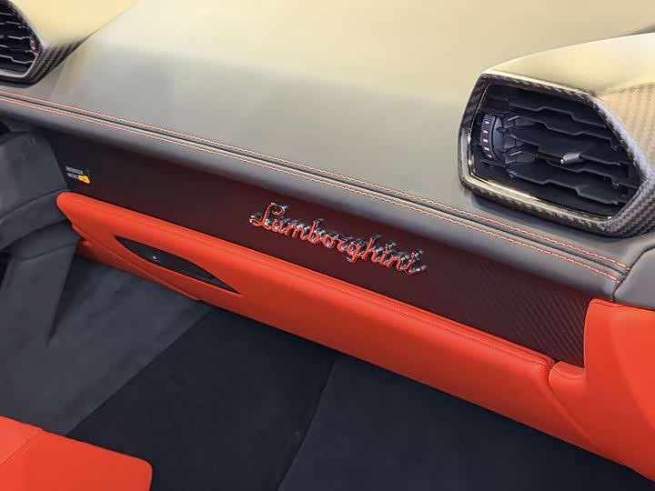 Фото 18 - Lamborghini Huracán