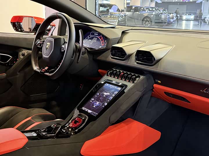 Фото 19 - Lamborghini Huracán