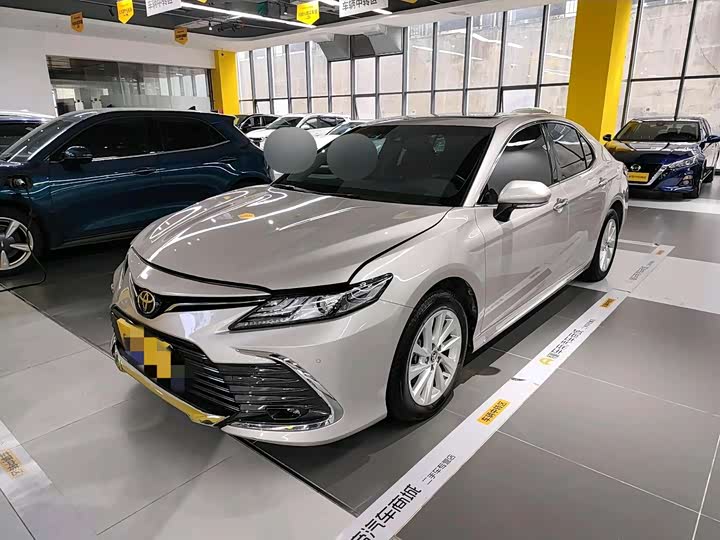 Фото 1 - Toyota Camry
