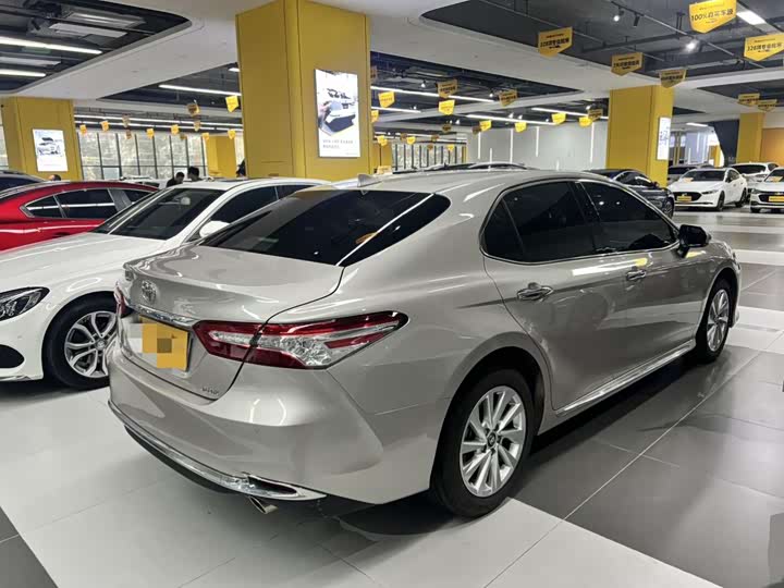 Фото 5 - Toyota Camry