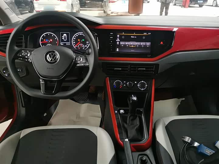 Фото 10 - Volkswagen Polo