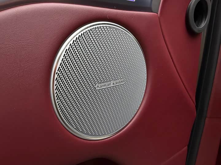 Фото 10 - Tank 700 Hybrid