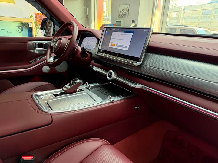 Фото 40 - Tank 700 Hybrid