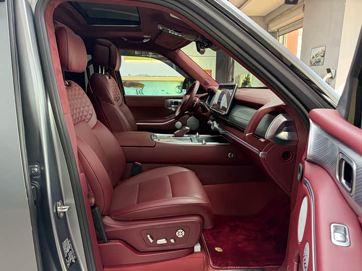 Фото 43 - Tank 700 Hybrid