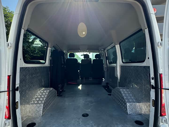 Фото 10 - Maxus V80