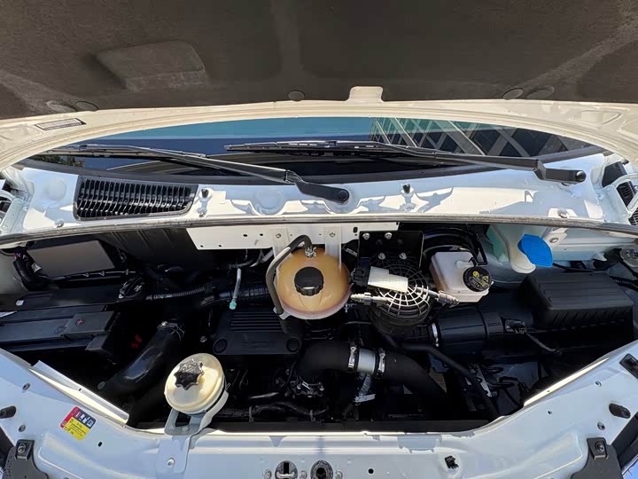 Фото 13 - Maxus V80