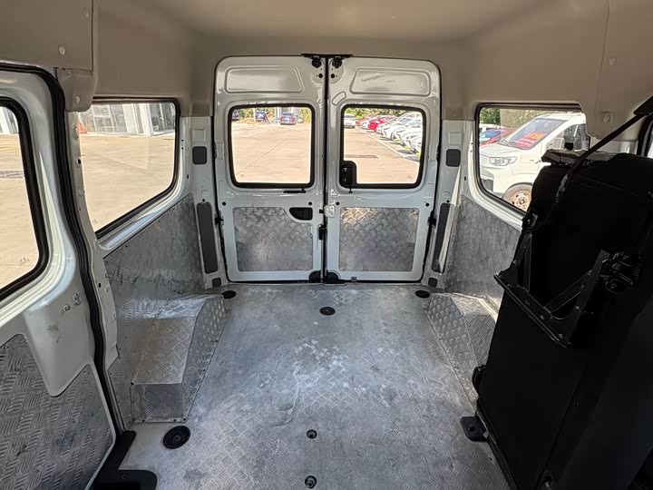 Фото 9 - Maxus V80