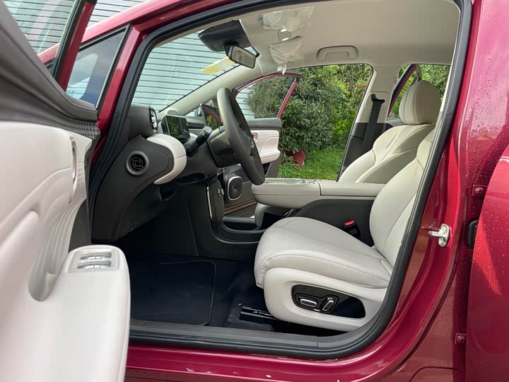 Фото 14 - GAC Aion UT