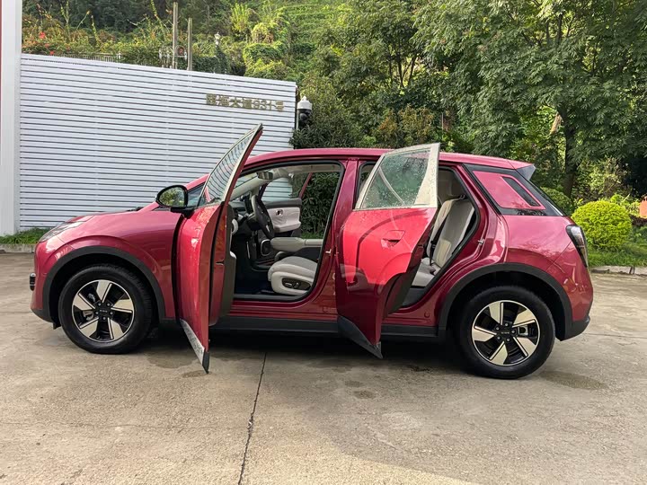 Фото 2 - GAC Aion UT